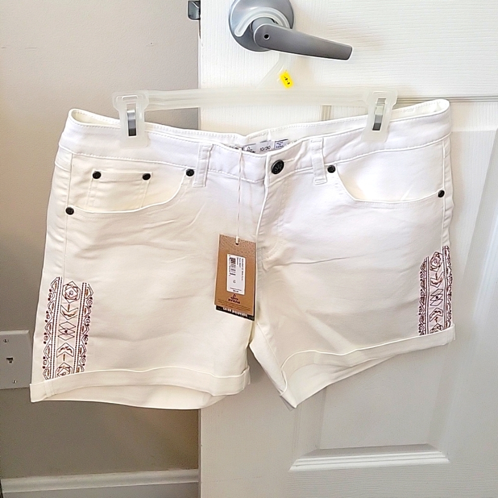 Prana White Aztec Kara Shorts Low Rise fitted organic cotton Size 10 NWT